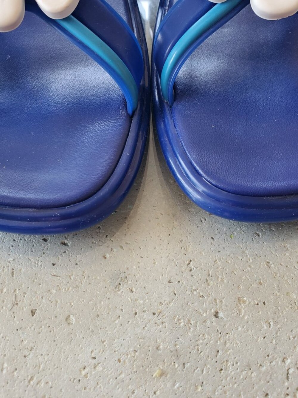 PRADA ! floral daisy appliquéd blue rubber sandals (EU/39.5) - Picture 4 of 12